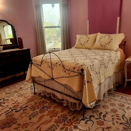 Downen House Bed & Breakfast Пуебло Екстериор снимка