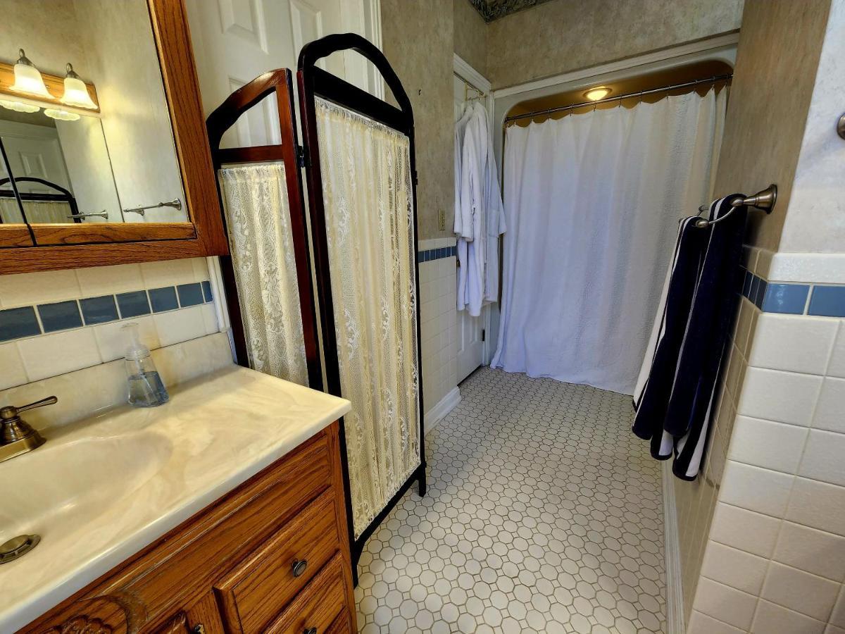 Downen House Bed & Breakfast Пуебло Екстериор снимка