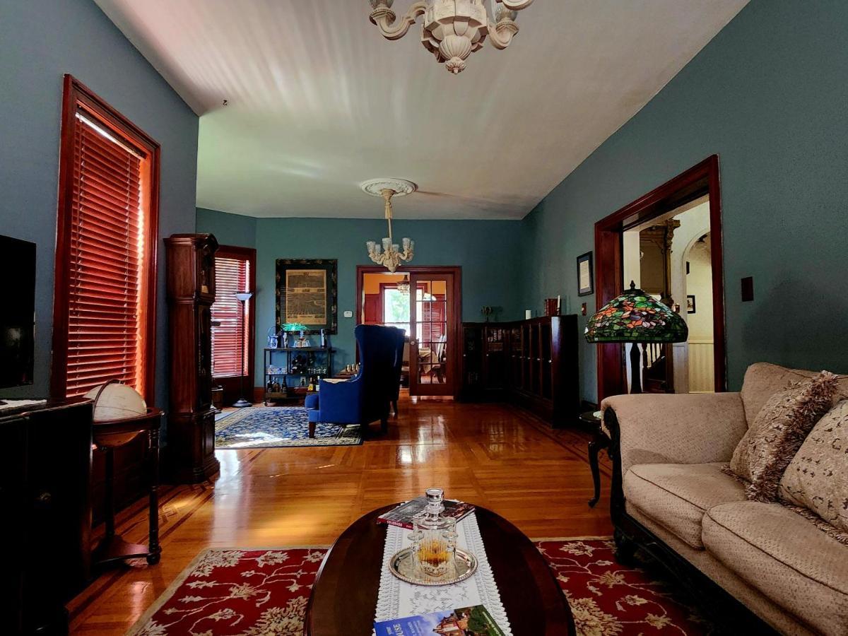 Downen House Bed & Breakfast Пуебло Екстериор снимка