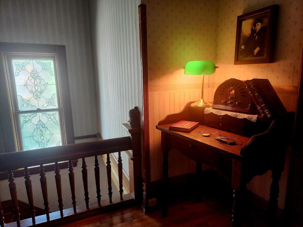 Downen House Bed & Breakfast Пуебло Екстериор снимка