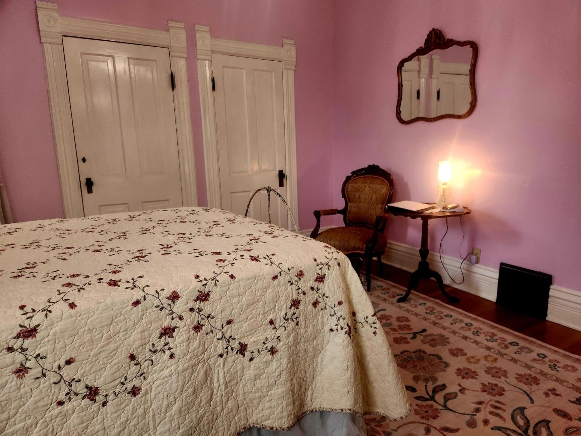 Downen House Bed & Breakfast Пуебло Стая снимка
