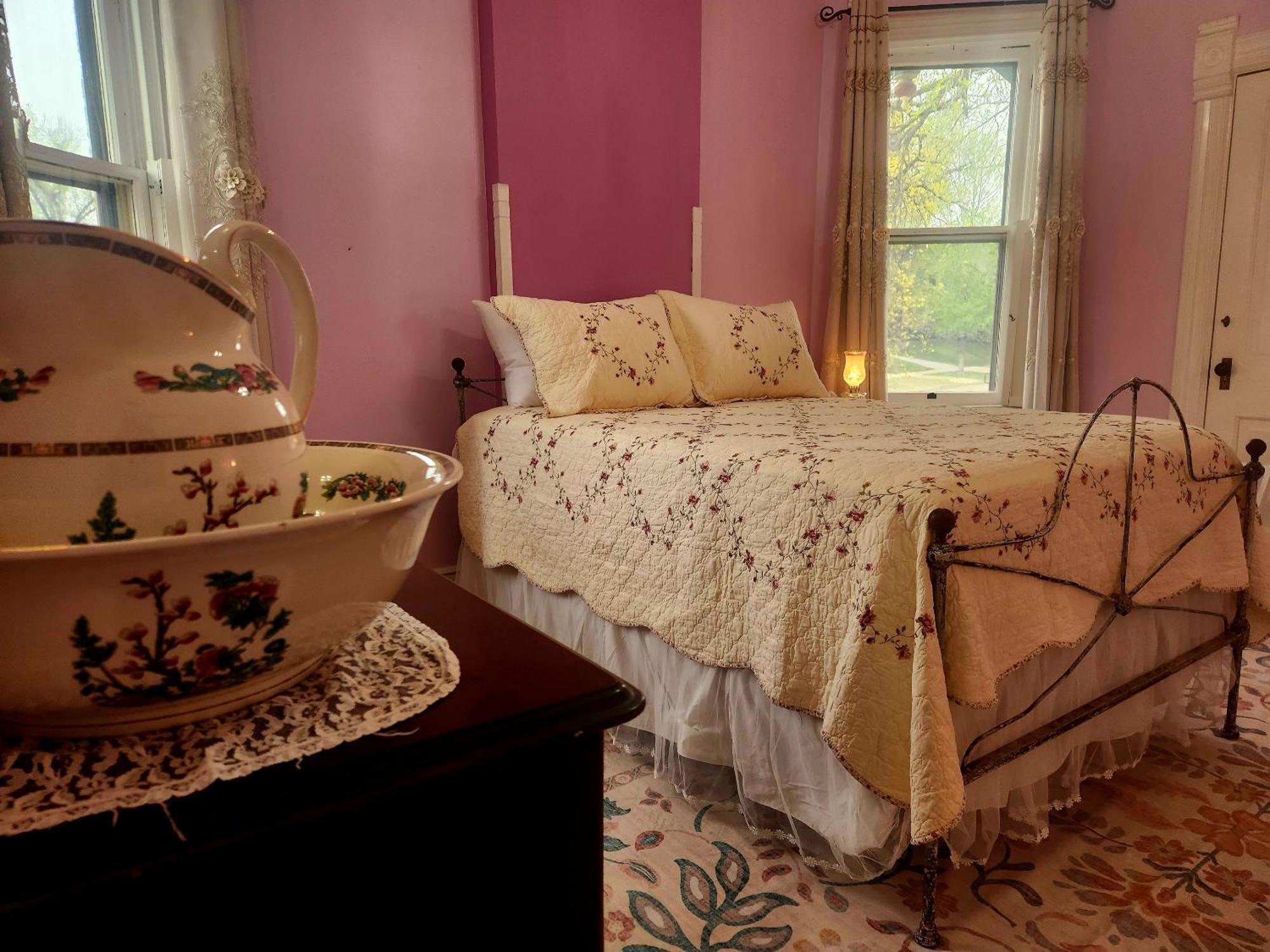 Downen House Bed & Breakfast Пуебло Стая снимка