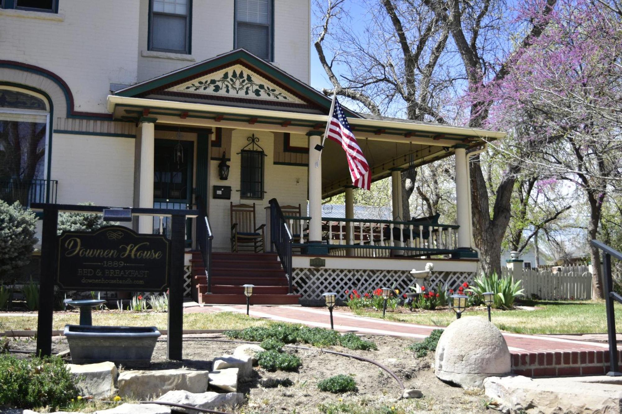 Downen House Bed & Breakfast Пуебло Екстериор снимка